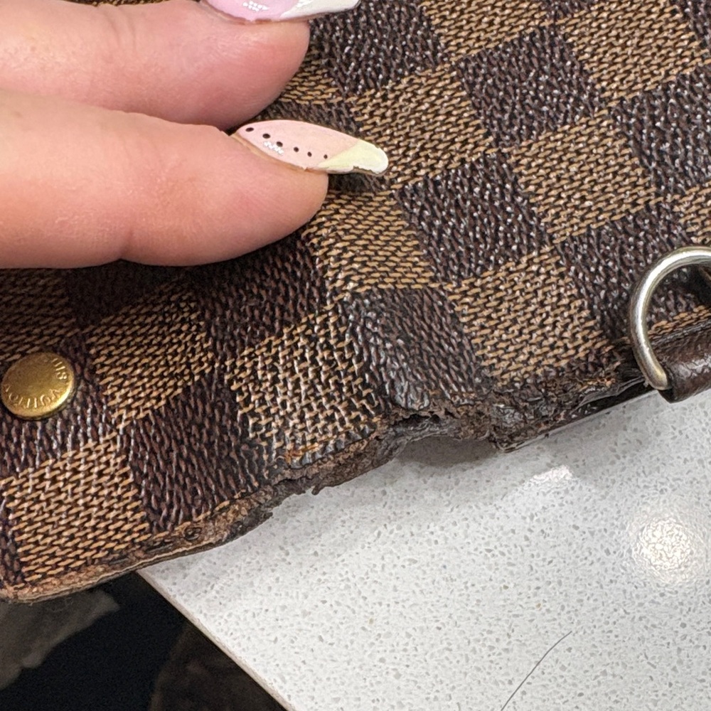 Louis Vuitton Speedy 30 Bandouliere
Damier Ebene plus wallet - Picture 16 of 17